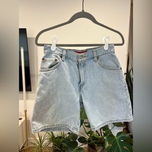 Vintage Women’s LEVI HR Jean Shorts 6.5”